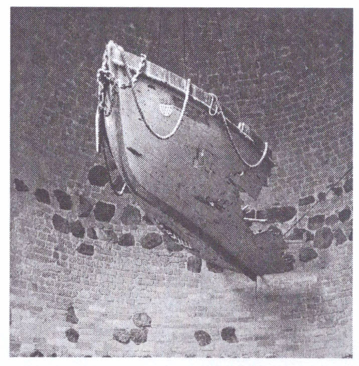 Abb.6: Wrack eines Rettungsbootes des Kreuzers »Cöln« im Ostturm